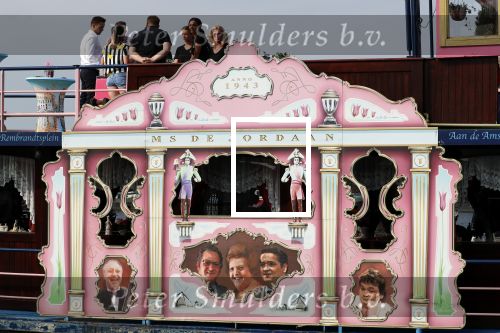 Amsterdam 6 juli 2018
Gordon viert zijn 50e verjaardag bij de Harbour Club en gaat daarna varen met de roze MS de Jordaan.