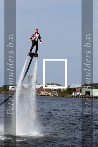Amsterdam 6 juli 2018
Gordon viert zijn 50e verjaardag bij de Harbour Club en gaat daarna varen met de roze MS de Jordaan.