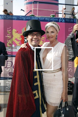 Amsterdam 6 juli 2018
Gordon viert zijn 50e verjaardag bij de Harbour Club en gaat daarna varen met de roze MS de Jordaan.