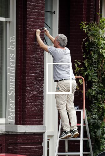 Amsterdam 12 juli 2018
Hajo Bruins aan het klussen bij zijn huis.