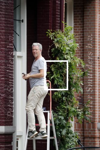 Amsterdam 12 juli 2018
Hajo Bruins aan het klussen bij zijn huis.