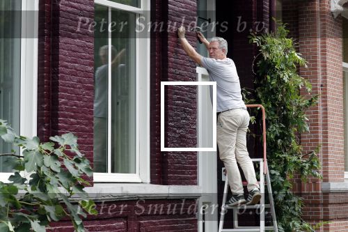 Amsterdam 12 juli 2018
Hajo Bruins aan het klussen bij zijn huis.