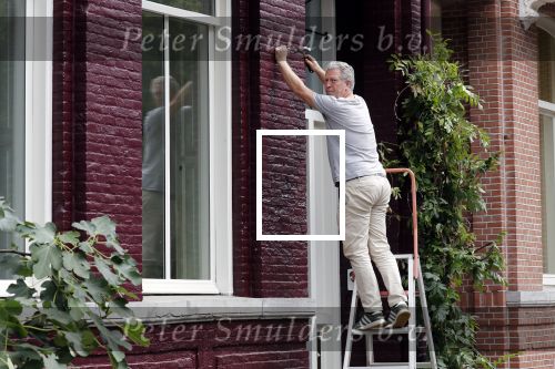 Amsterdam 12 juli 2018
Hajo Bruins aan het klussen bij zijn huis.