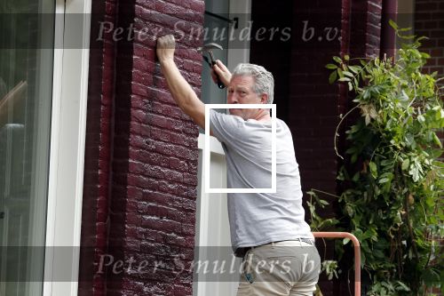 Amsterdam 12 juli 2018
Hajo Bruins aan het klussen bij zijn huis.