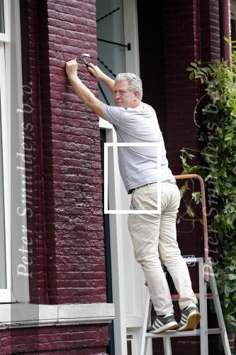 Amsterdam 12 juli 2018
Hajo Bruins aan het klussen bij zijn huis.