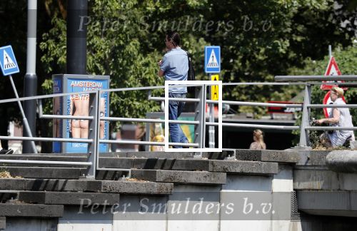 Amsterdam 4 juli 2018
Hans Teeuwen fluitend op straat.