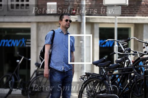 Amsterdam 4 juli 2018
Hans Teeuwen fluitend op straat.
