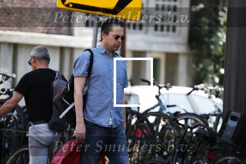 Amsterdam 4 juli 2018
Hans Teeuwen fluitend op straat.