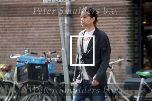 Amsterdam 11 juli 2018
Hans Teeuwen wandelt door Amsterdam zuid.