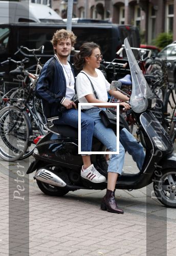 Amsterdam 13 juli 2018
Holly Brood en Soy Kroon op vespa scooter