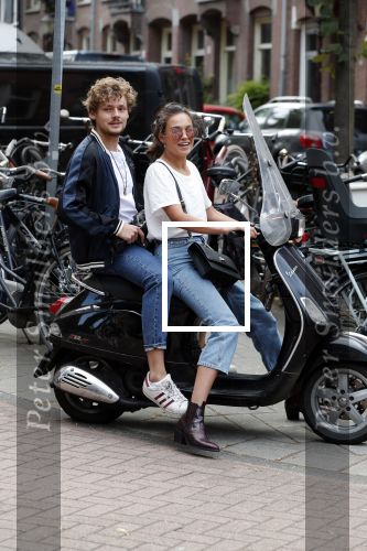 Amsterdam 13 juli 2018
Holly Brood en Soy Kroon op vespa scooter