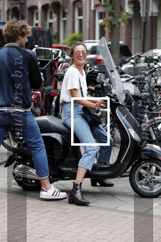 Amsterdam 13 juli 2018
Holly Brood en Soy Kroon op vespa scooter