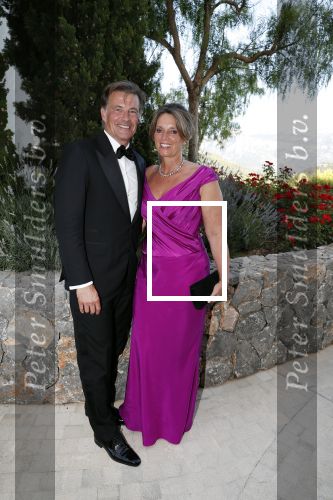 Mallorca 29 juni 2018
Iris van den Ende (1989) en Vincent Biekman (1981) zijn zaterdag 30 juni 2018 â€™sÂ middags in het huwelijk getreden, in aanwezigheid van familie en vrienden. Ze werden getrouwd door Dennis, de neef van Vincent Biekman.  
Iris en Vincent zijn twee weken geleden, op 16 juni 2018, in Amsterdam voor de wet getrouwd. 
De getuigen van Iris waren vriendin Madeline en haar broer Vincent. Voor Vincent getuigden zijn twee oudste vrienden Eli en Jermaine. 
De bruidsjurk van Iris werd ontworpen door Armani PrivÃ©. Joop en Janine v d Ende waren natuurlijk aanwezig op deze prachtige dag. Hubert Deitmers met vrouw