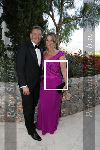 Mallorca 29 juni 2018
Iris van den Ende (1989) en Vincent Biekman (1981) zijn zaterdag 30 juni 2018 â€™sÂ middags in het huwelijk getreden, in aanwezigheid van familie en vrienden. Ze werden getrouwd door Dennis, de neef van Vincent Biekman.  
Iris en Vincent zijn twee weken geleden, op 16 juni 2018, in Amsterdam voor de wet getrouwd. 
De getuigen van Iris waren vriendin Madeline en haar broer Vincent. Voor Vincent getuigden zijn twee oudste vrienden Eli en Jermaine. 
De bruidsjurk van Iris werd ontworpen door Armani PrivÃ©. Joop en Janine v d Ende waren natuurlijk aanwezig op deze prachtige dag. Hubert Deitmers met vrouw
