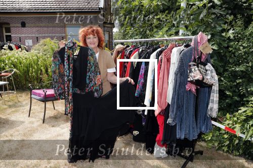 Hem 22 juli 2018
Veiling kleding en inboedel van Imca Marina . Imca gaat verhuizen en heeft daar niet voldoende ruimte.