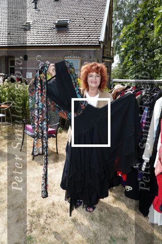 Hem 22 juli 2018
Veiling kleding en inboedel van Imca Marina . Imca gaat verhuizen en heeft daar niet voldoende ruimte.
