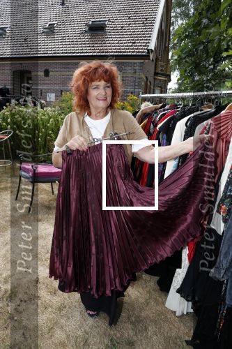 Hem 22 juli 2018
Veiling kleding en inboedel van Imca Marina . Imca gaat verhuizen en heeft daar niet voldoende ruimte.