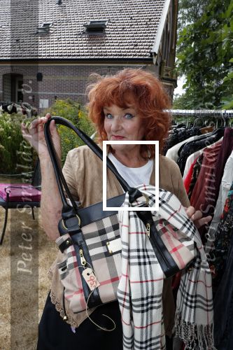 Hem 22 juli 2018
Veiling kleding en inboedel van Imca Marina . Imca gaat verhuizen en heeft daar niet voldoende ruimte.