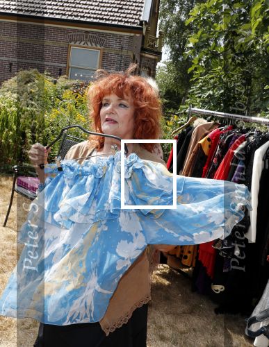 Hem 22 juli 2018
Veiling kleding en inboedel van Imca Marina . Imca gaat verhuizen en heeft daar niet voldoende ruimte.
