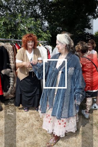 Hem 22 juli 2018
Veiling kleding en inboedel van Imca Marina . Imca gaat verhuizen en heeft daar niet voldoende ruimte.