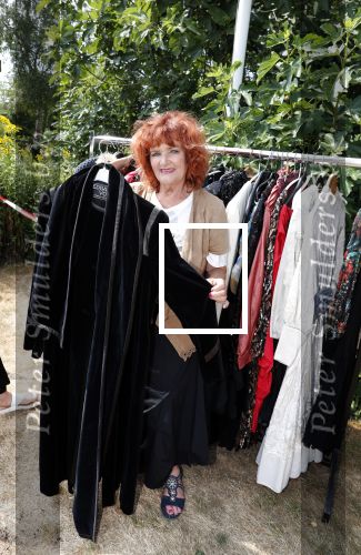 Hem 22 juli 2018
Veiling kleding en inboedel van Imca Marina . Imca gaat verhuizen en heeft daar niet voldoende ruimte.