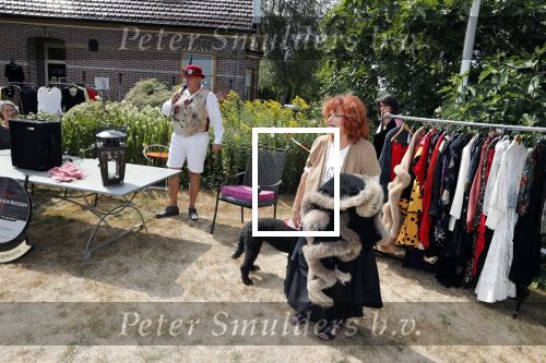 Hem 22 juli 2018
Veiling kleding en inboedel van Imca Marina . Imca gaat verhuizen en heeft daar niet voldoende ruimte.