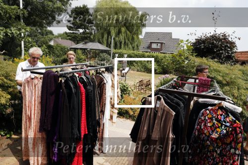 Hem 22 juli 2018
Veiling kleding en inboedel van Imca Marina . Imca gaat verhuizen en heeft daar niet voldoende ruimte.