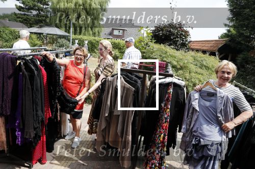 Hem 22 juli 2018
Veiling kleding en inboedel van Imca Marina . Imca gaat verhuizen en heeft daar niet voldoende ruimte.