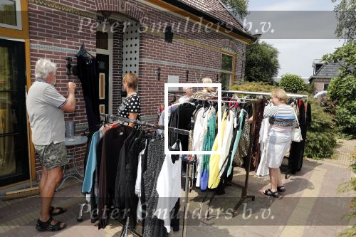 Hem 22 juli 2018
Veiling kleding en inboedel van Imca Marina . Imca gaat verhuizen en heeft daar niet voldoende ruimte.