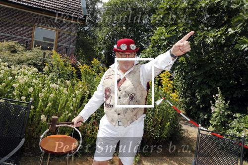 Hem 22 juli 2018
Veiling kleding en inboedel van Imca Marina . Imca gaat verhuizen en heeft daar niet voldoende ruimte.