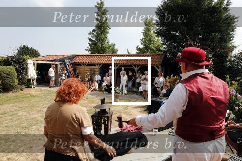 Hem 22 juli 2018
Veiling kleding en inboedel van Imca Marina . Imca gaat verhuizen en heeft daar niet voldoende ruimte.