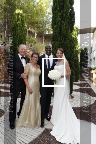 Mallorca 29 juni 2018
Iris van den Ende (1989) en Vincent Biekman (1981) zijn zaterdag 30 juni 2018 â€™sÂ middags in het huwelijk getreden, in aanwezigheid van familie en vrienden. Ze werden getrouwd door Dennis, de neef van Vincent Biekman.  
Iris en Vincent zijn twee weken geleden, op 16 juni 2018, in Amsterdam voor de wet getrouwd. 
De getuigen van Iris waren vriendin Madeline en haar broer Vincent. Voor Vincent getuigden zijn twee oudste vrienden Eli en Jermaine. 
De bruidsjurk van Iris werd ontworpen door Armani PrivÃ©. Joop en Janine v d Ende waren natuurlijk aanwezig op deze prachtige dag.