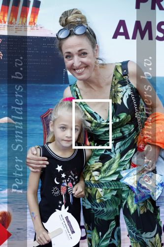 Amsterdam 15 juli 2018
De feestelijke Nederlandse premiÃ¨re van 
HOTEL TRANSSYLVANIÃ‹ 3 in PathÃ© Arena te Amsterdam. De Nederlandse stemacteurs Charly Luske, Fernando Halman, Ferry Doedens, Ilse Warringa, Tony Neef zijn aanwezig . Isabelle Brinkman met dochter