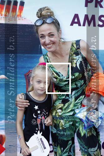 Amsterdam 15 juli 2018
De feestelijke Nederlandse premiÃ¨re van 
HOTEL TRANSSYLVANIÃ‹ 3 in PathÃ© Arena te Amsterdam. De Nederlandse stemacteurs Charly Luske, Fernando Halman, Ferry Doedens, Ilse Warringa, Tony Neef zijn aanwezig . Isabelle Brinkman met dochter