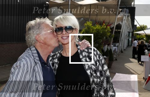 Amsterdam 6 juli 2018
Gordon viert zijn 50e verjaardag bij de Harbour Club en gaat daarna varen met de roze MS de Jordaan. Jan en Monique des Bouvrie