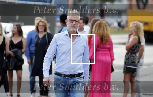 Amsterdam 6 juli 2018
Gordon viert zijn 50e verjaardag bij de Harbour Club en gaat daarna varen met de roze MS de Jordaan. John Heuckenroth