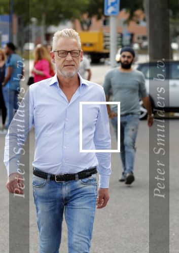 Amsterdam 6 juli 2018
Gordon viert zijn 50e verjaardag bij de Harbour Club en gaat daarna varen met de roze MS de Jordaan. John Heuckenroth