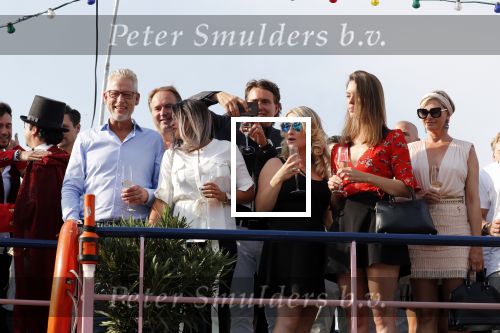 Amsterdam 6 juli 2018
Gordon viert zijn 50e verjaardag bij de Harbour Club en gaat daarna varen met de roze MS de Jordaan. John Heuckenroth