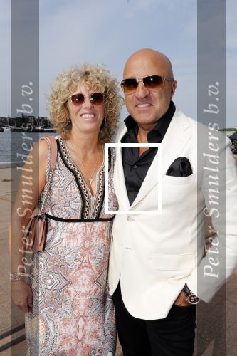 Amsterdam 6 juli 2018
Gordon viert zijn 50e verjaardag bij de Harbour Club en gaat daarna varen met de roze MS de Jordaan. John v d Heuvel met zijn vrouw