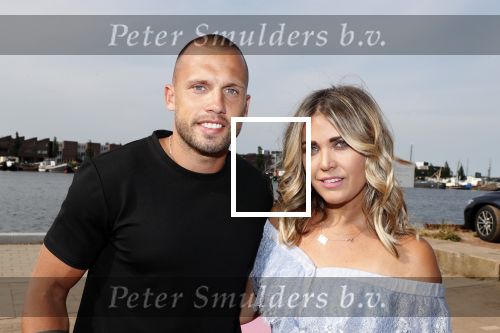 Amsterdam 6 juli 2018
Gordon viert zijn 50e verjaardag bij de Harbour Club en gaat daarna varen met de roze MS de Jordaan. Johnny Heitinga met Charlotte
