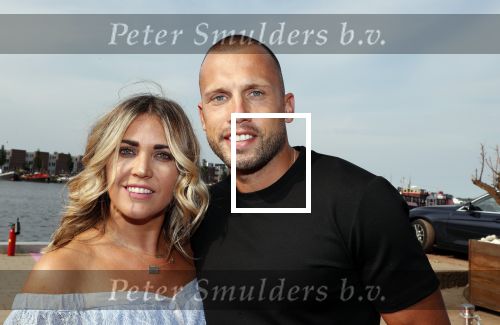 Amsterdam 6 juli 2018
Gordon viert zijn 50e verjaardag bij de Harbour Club en gaat daarna varen met de roze MS de Jordaan. Johnny Heitinga met Charlotte