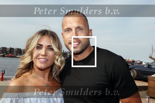Amsterdam 6 juli 2018
Gordon viert zijn 50e verjaardag bij de Harbour Club en gaat daarna varen met de roze MS de Jordaan. Johnny Heitinga met Charlotte