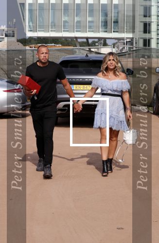 Amsterdam 6 juli 2018
Gordon viert zijn 50e verjaardag bij de Harbour Club en gaat daarna varen met de roze MS de Jordaan. Johnny Heitinga met Charlotte