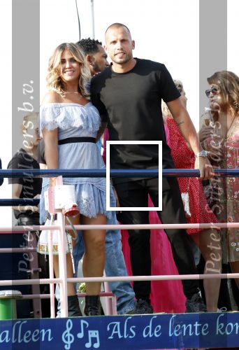 Amsterdam 6 juli 2018
Gordon viert zijn 50e verjaardag bij de Harbour Club en gaat daarna varen met de roze MS de Jordaan. Johnny Heitinga en Charlotte