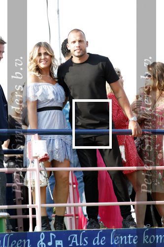 Amsterdam 6 juli 2018
Gordon viert zijn 50e verjaardag bij de Harbour Club en gaat daarna varen met de roze MS de Jordaan. Johnny Heitinga en Charlotte