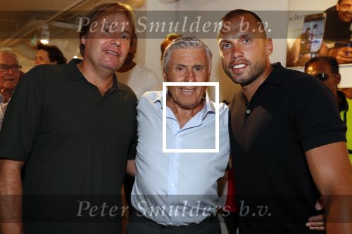 Amsterdam 7 juli 2018
Boekpresentatie Sjaak Swart bij Scheltema. Sjaak met Robbie Witschge en Johnny Heitinga