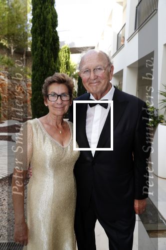 Mallorca 29 juni 2018
Iris van den Ende (1989) en Vincent Biekman (1981) zijn zaterdag 30 juni 2018 â€™sÂ middags in het huwelijk getreden, in aanwezigheid van familie en vrienden. Ze werden getrouwd door Dennis, de neef van Vincent Biekman.  
Iris en Vincent zijn twee weken geleden, op 16 juni 2018, in Amsterdam voor de wet getrouwd. 
De getuigen van Iris waren vriendin Madeline en haar broer Vincent. Voor Vincent getuigden zijn twee oudste vrienden Eli en Jermaine. 
De bruidsjurk van Iris werd ontworpen door Armani PrivÃ©. Joop en Janine v d Ende waren natuurlijk aanwezig op deze prachtige dag.