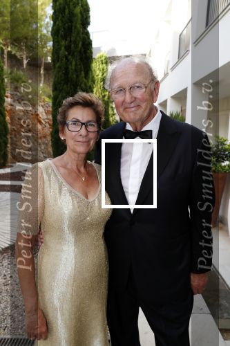 Mallorca 29 juni 2018
Iris van den Ende (1989) en Vincent Biekman (1981) zijn zaterdag 30 juni 2018 â€™sÂ middags in het huwelijk getreden, in aanwezigheid van familie en vrienden. Ze werden getrouwd door Dennis, de neef van Vincent Biekman.  
Iris en Vincent zijn twee weken geleden, op 16 juni 2018, in Amsterdam voor de wet getrouwd. 
De getuigen van Iris waren vriendin Madeline en haar broer Vincent. Voor Vincent getuigden zijn twee oudste vrienden Eli en Jermaine. 
De bruidsjurk van Iris werd ontworpen door Armani PrivÃ©. Joop en Janine v d Ende waren natuurlijk aanwezig op deze prachtige dag.