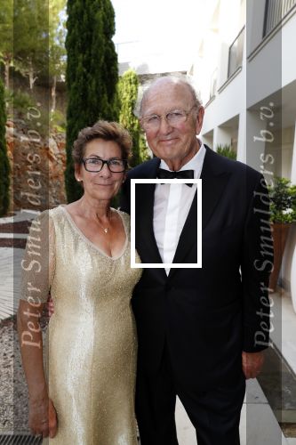 Mallorca 29 juni 2018
Iris van den Ende (1989) en Vincent Biekman (1981) zijn zaterdag 30 juni 2018 â€™sÂ middags in het huwelijk getreden, in aanwezigheid van familie en vrienden. Ze werden getrouwd door Dennis, de neef van Vincent Biekman.  
Iris en Vincent zijn twee weken geleden, op 16 juni 2018, in Amsterdam voor de wet getrouwd. 
De getuigen van Iris waren vriendin Madeline en haar broer Vincent. Voor Vincent getuigden zijn twee oudste vrienden Eli en Jermaine. 
De bruidsjurk van Iris werd ontworpen door Armani PrivÃ©. Joop en Janine v d Ende waren natuurlijk aanwezig op deze prachtige dag.