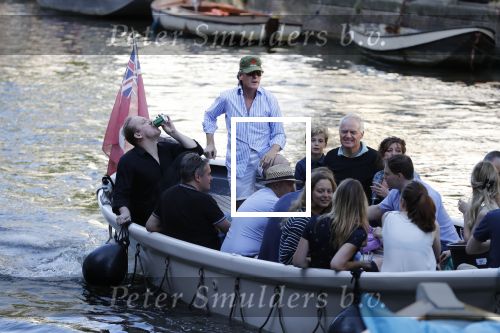 Amsterdam 29 juni 2018
Forum voor Democratie van Thierry Baudet varen met relaties door de grachten van Amsterdam . oa aanwezig Matthijs Albers Jort kelder (met eigen boot) Alwien Tulner Mat Herben Theo Hiddema en Ebru Umar.